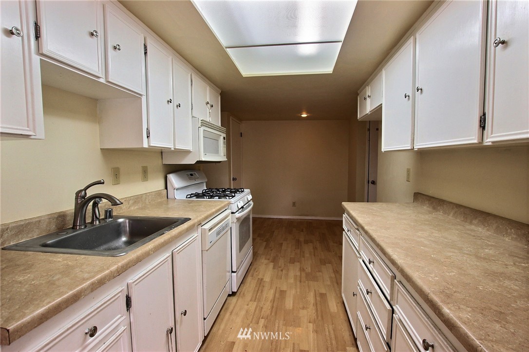 610 South 26th Court Renton, WA 98055 - Photo 7 of 15