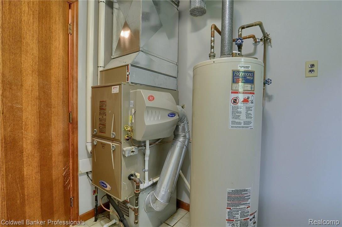 25452 Johns Road South Lyon, MI 48178 - Photo 24 of 34 024-Utility_Room.jpg