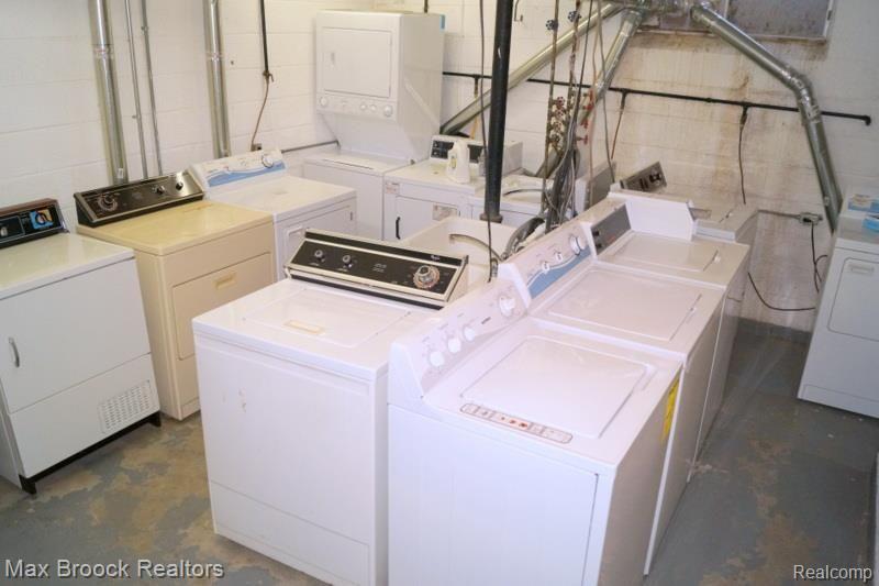 4045 West Maple Road, Unit 203 Bloomfield Hills, MI 48301 - Photo 21 of 25 20.jpg