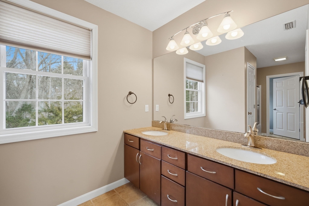 70 Hartwick Street Springfield, MA 01108 - Photo 22 of 41