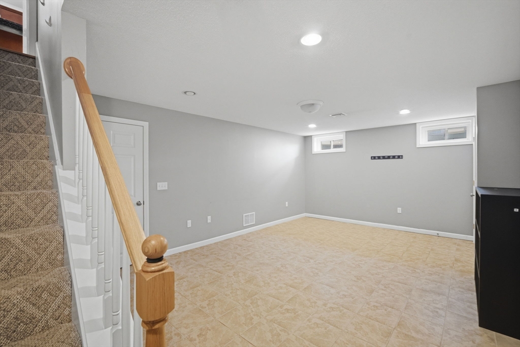 70 Hartwick Street Springfield, MA 01108 - Photo 34 of 41