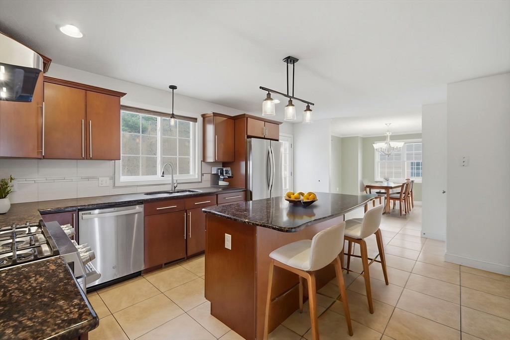 70 Hartwick Street Springfield, MA 01108 - Photo 6 of 41