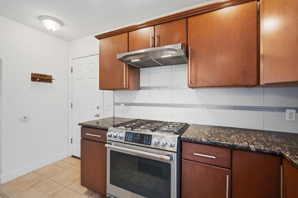 70 Hartwick Street Springfield, MA 01108 - Photo 8 of 41