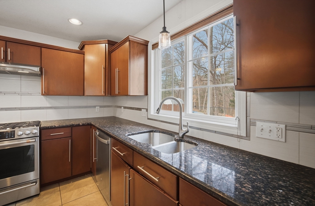 70 Hartwick Street Springfield, MA 01108 - Photo 9 of 41