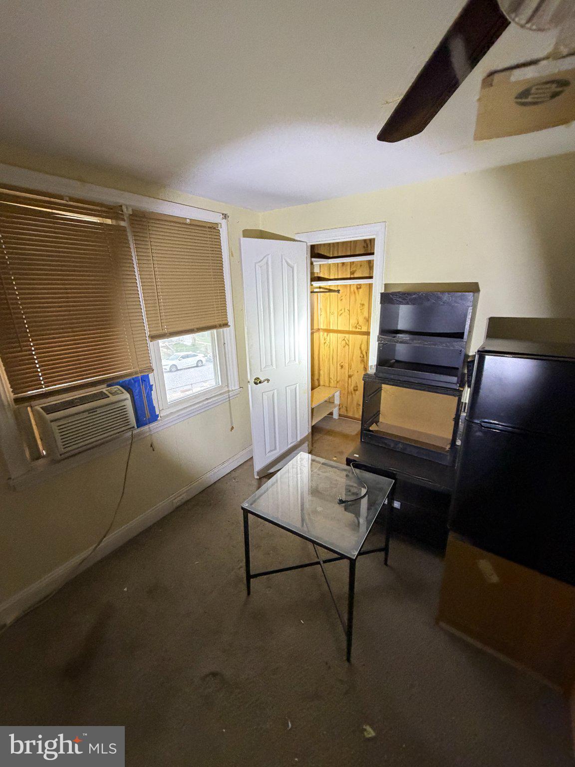244 Cambridge Road Clifton Heights, PA 19018 - Photo 4 of 33 Cozy room with natural light.