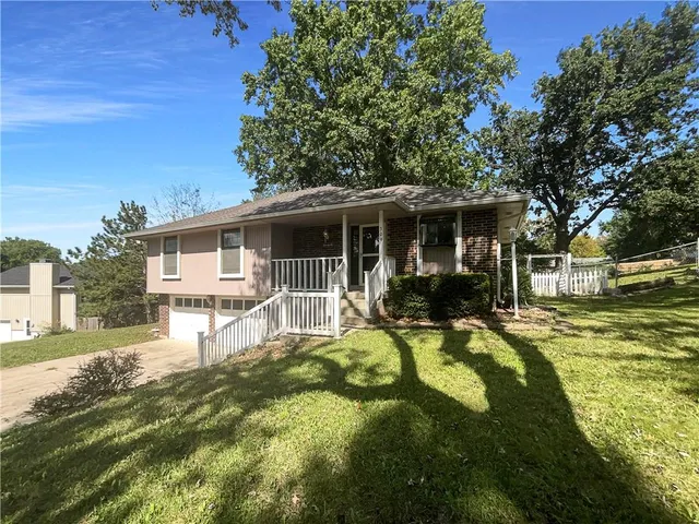 $278,000 | 309 Southeast Shawn Court, Blue Springs, MO 64014