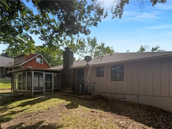 $275,000 | 309 Southeast Shawn Court, Blue Springs, MO 64014