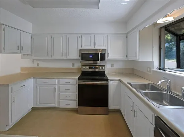 $275,000 | 309 Southeast Shawn Court, Blue Springs, MO 64014