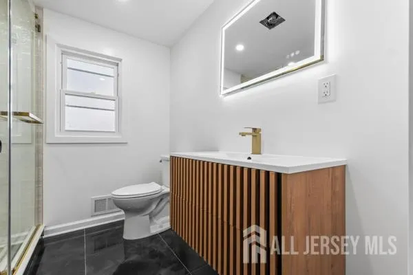 $678,000 | 124 Dunbar Avenue, Fords, NJ 08863