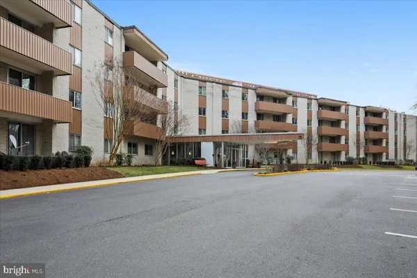 $199,000 | 7501 Democracy Boulevard, Unit B222, Bethesda, MD 20817