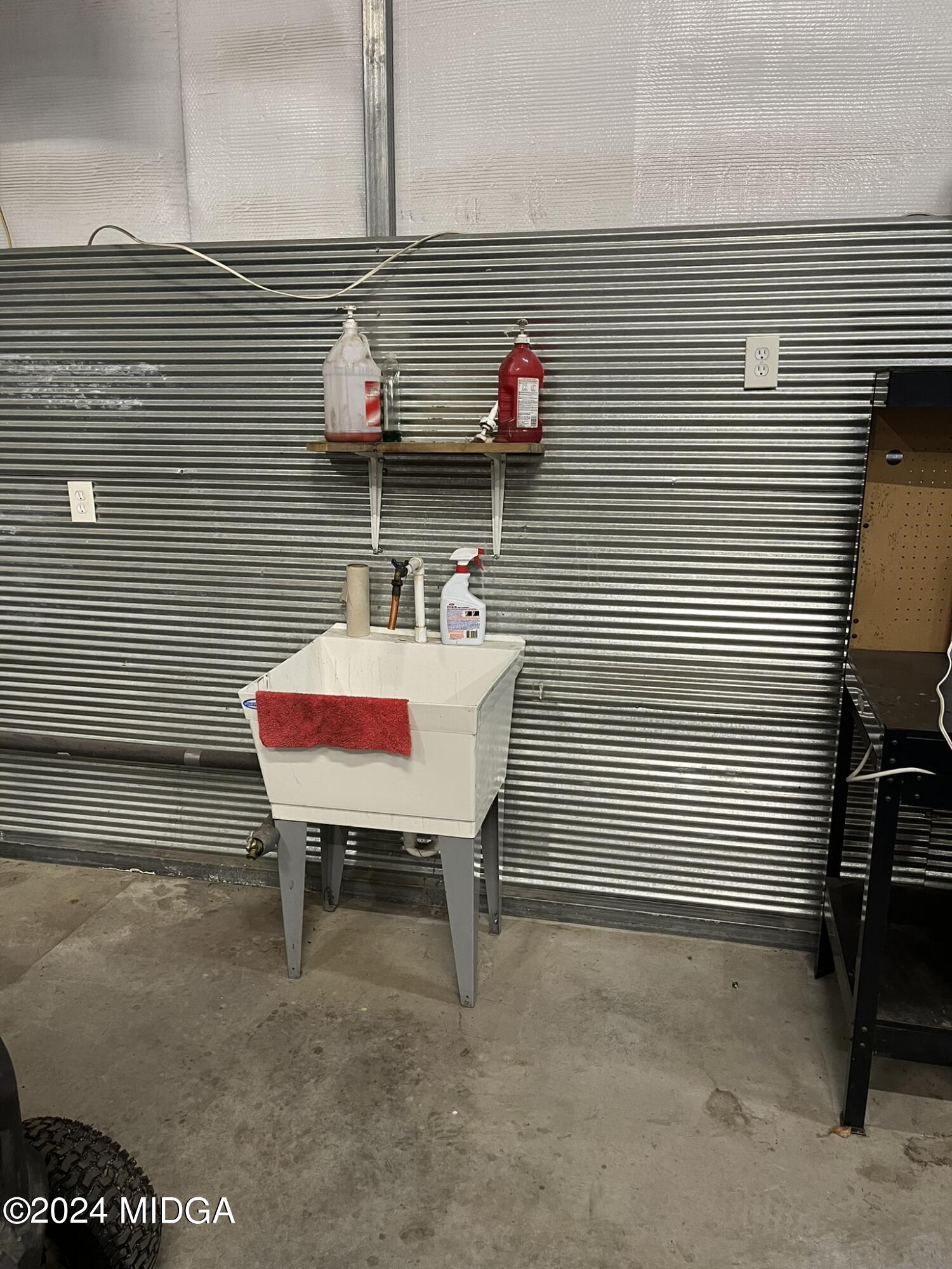 381 Elam Street Gordon, GA 31031 - Photo 16 of 28 utility sink