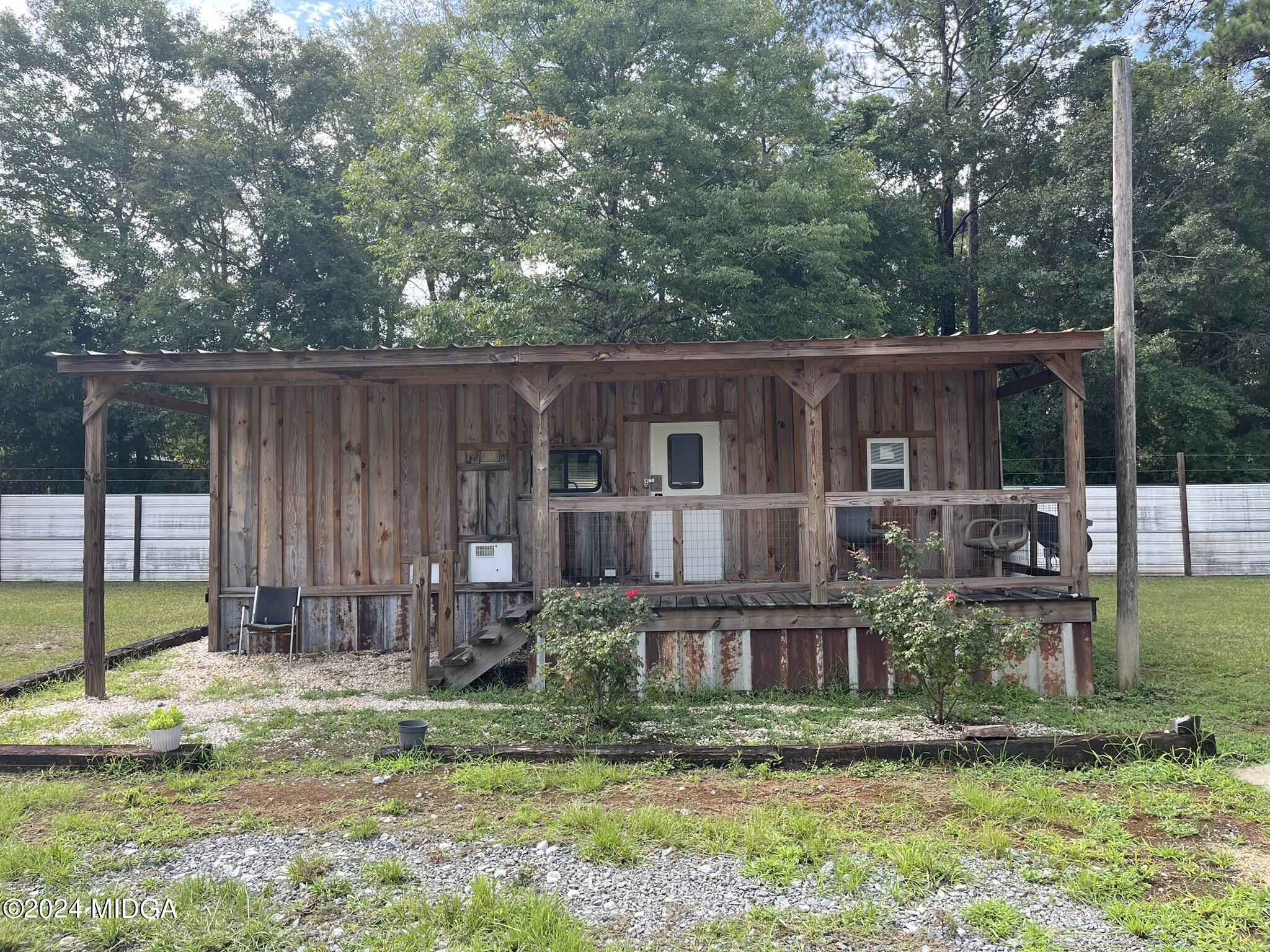 381 Elam Street Gordon, GA 31031 - Photo 19 of 28 view of office