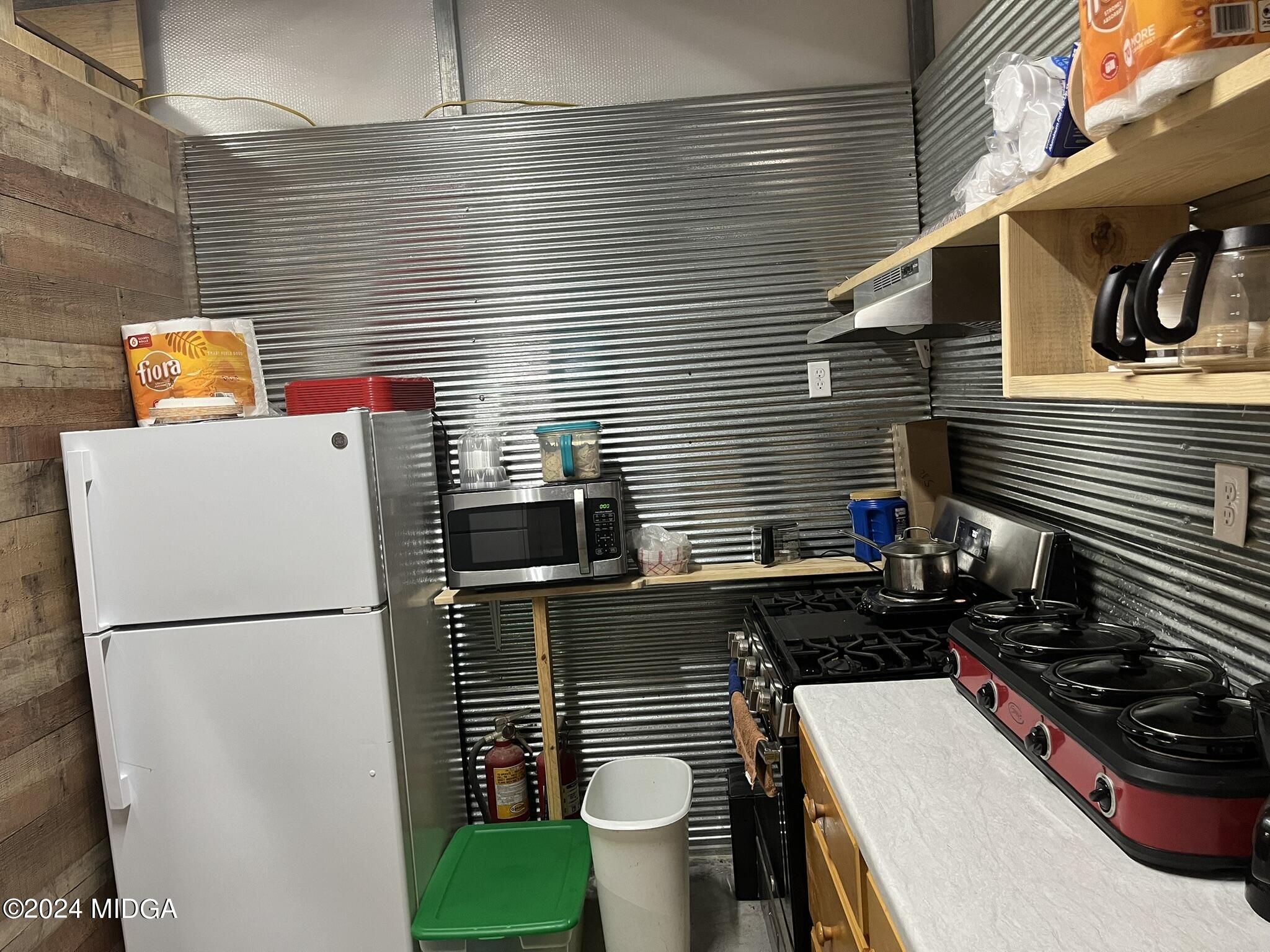 381 Elam Street Gordon, GA 31031 - Photo 7 of 28 refrigerator area