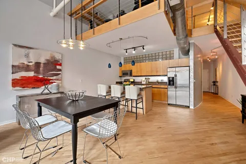 $5,000 | 203 South Sangamon Street, Unit 206, Chicago, IL 60607