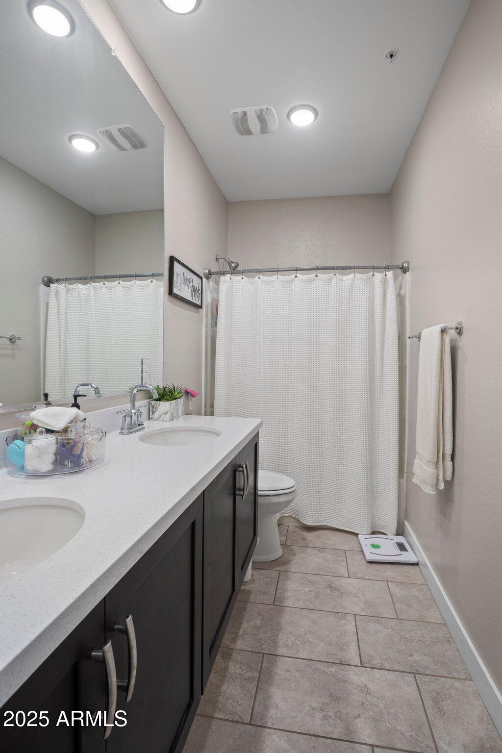 3855 South McQueen Road, Unit 21 Chandler, AZ 85286 - Photo 18 of 35 a bathroom with a double vanity sink and a mirror