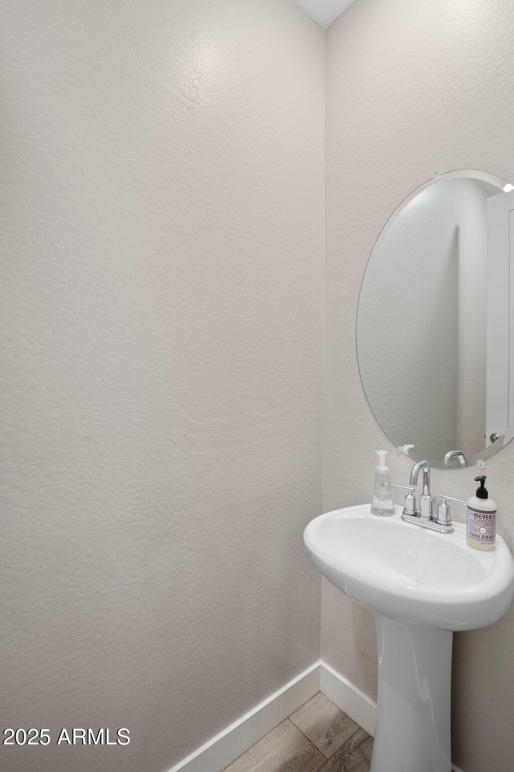 3855 South McQueen Road, Unit 21 Chandler, AZ 85286 - Photo 21 of 35 a bathroom with a sink and mirror