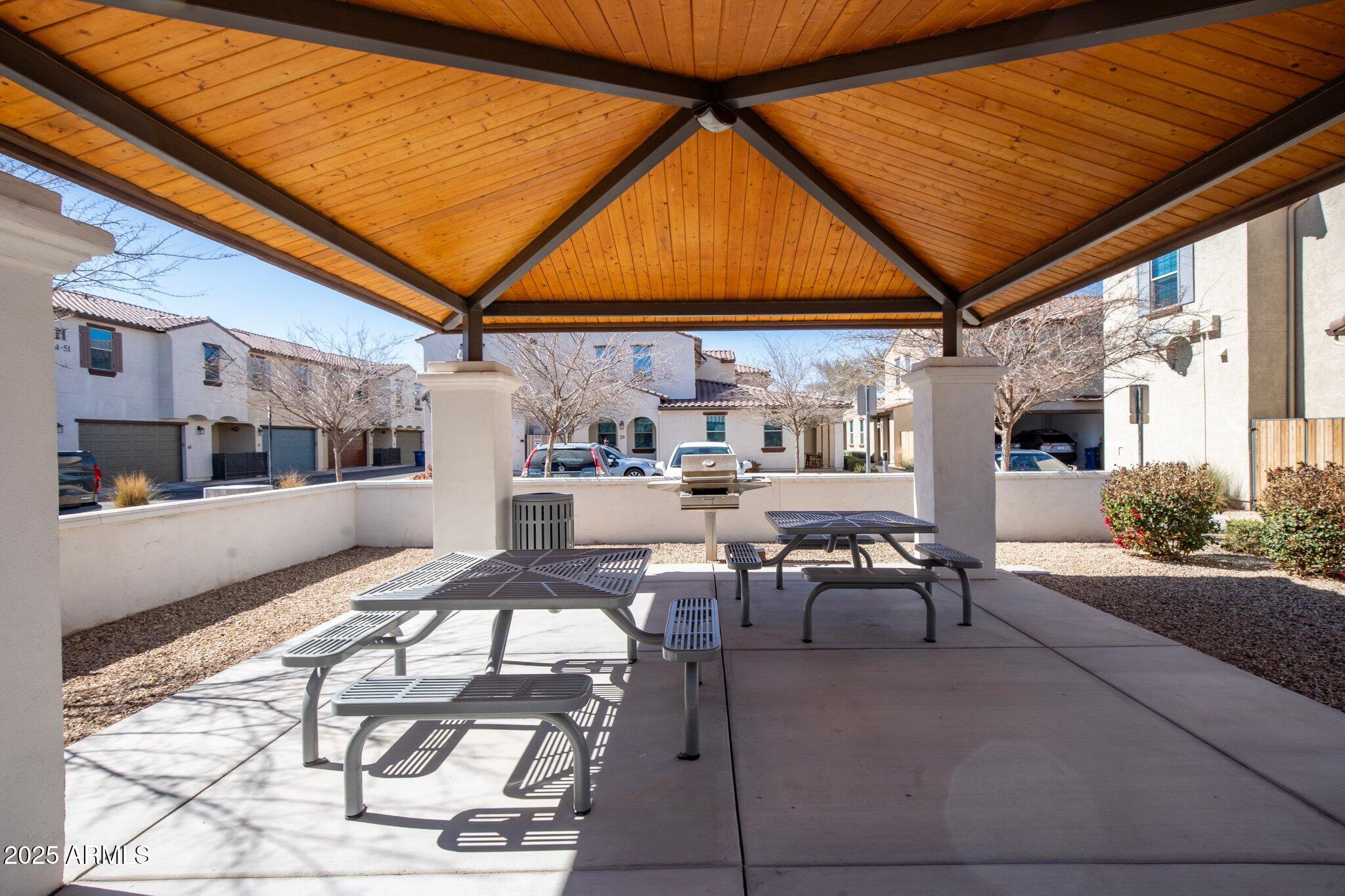 3855 South McQueen Road, Unit 21 Chandler, AZ 85286 - Photo 29 of 35 a view of a patio with table and chairs potted plants