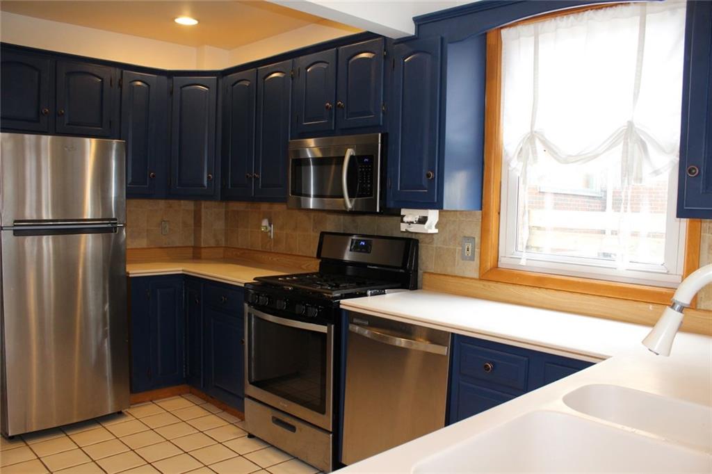 184 Richbarn Road Pittsburgh, PA 15212 - Photo 3 of 16 The large fully equipped eat-in kitchen features stainless steel appliances, ceramic floor and backsplash, recessed lighting, Corian countertops and plenty of natural sunlight.
