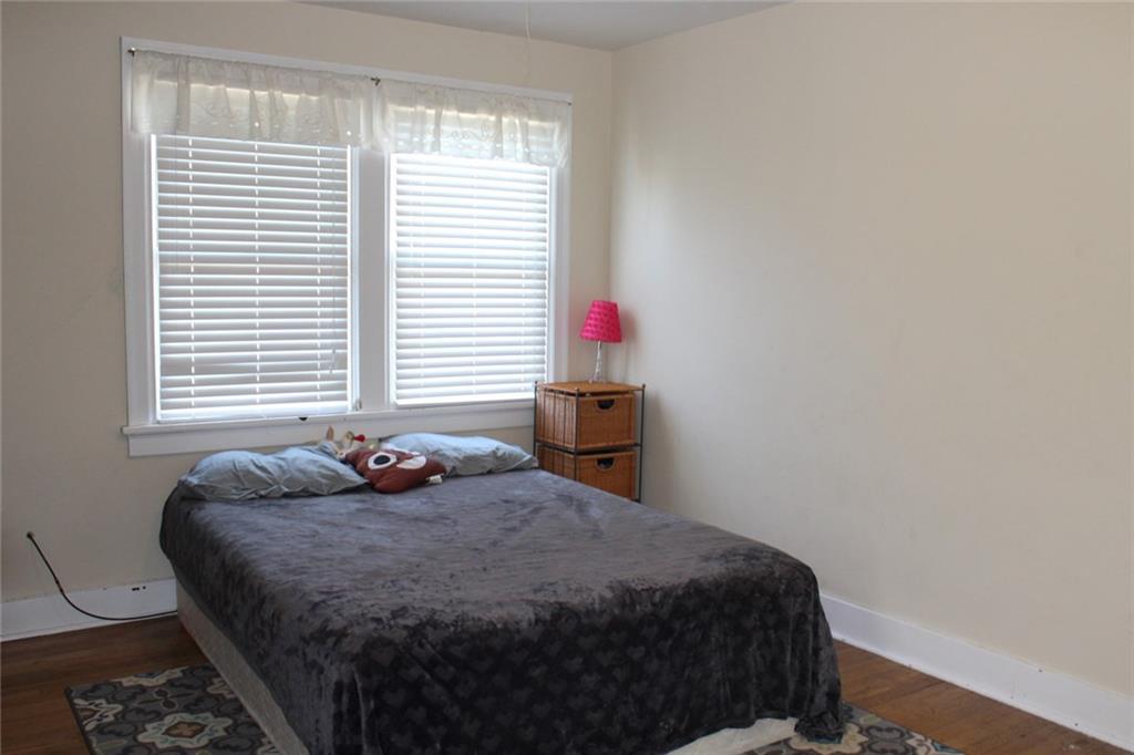 184 Richbarn Road Pittsburgh, PA 15212 - Photo 10 of 16 Nice sized bedroom with hardwood floors.