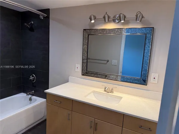 $1,975 | 9355 Southwest 8th Street, Unit 305, Boca Raton, FL 33428