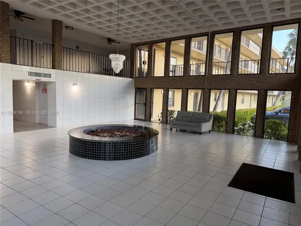 $1,975 | 9355 Southwest 8th Street, Unit 305, Boca Raton, FL 33428