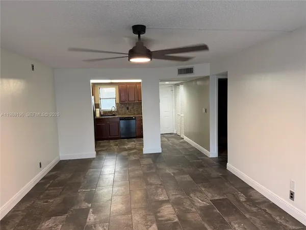 $1,975 | 9355 Southwest 8th Street, Unit 305, Boca Raton, FL 33428