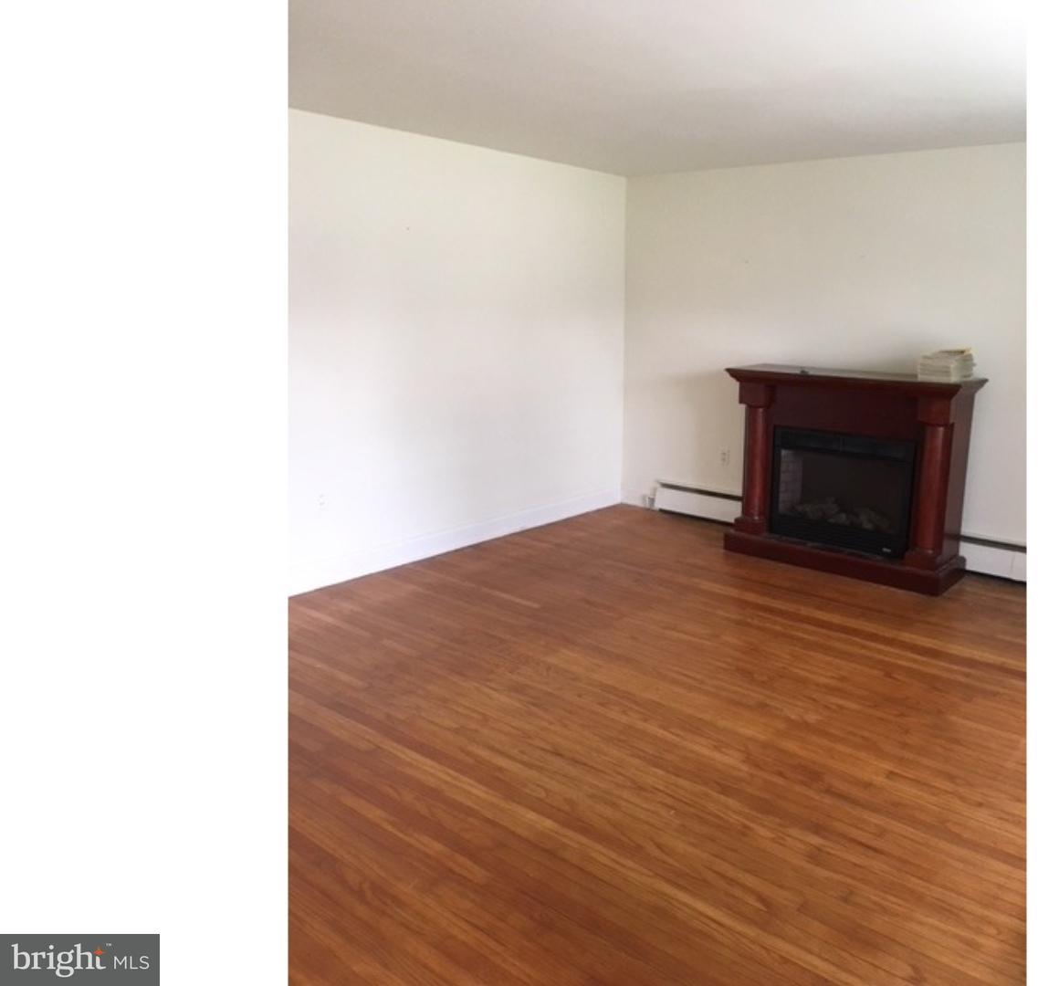 316 Rolling Creek Road Swarthmore, PA 19081 - Photo 2 of 10 Living Room