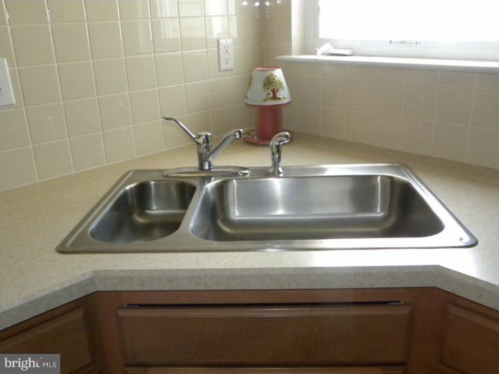 1401 Hulnick Road Coatesville, PA 19320 - Photo 11 of 23 Kitchen