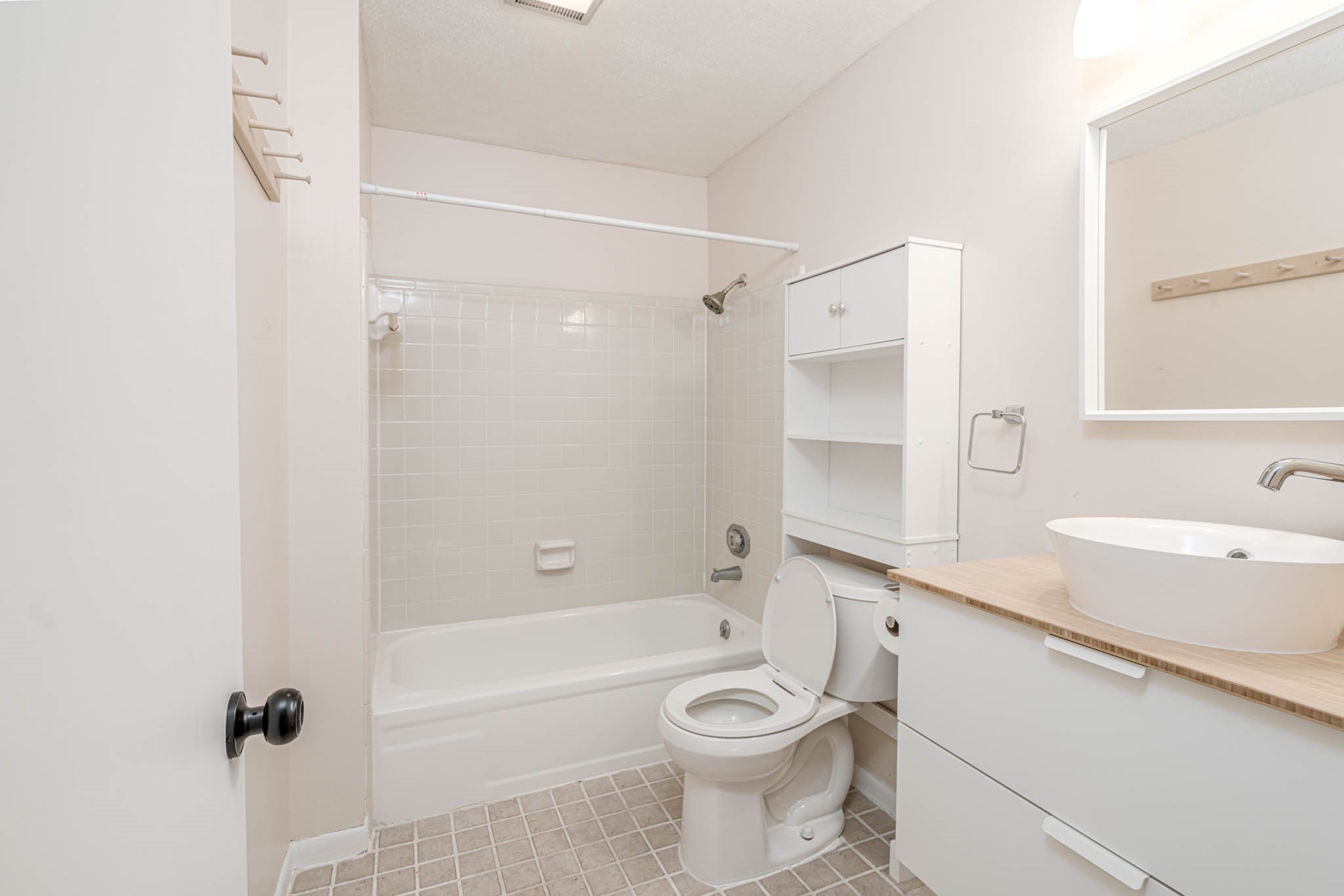 2277 South Kirkwood Road, Unit 4/808 Houston, TX 77077 - Photo 14 of 23 Discover the charm of a fully renovated secondary bathroom, blending modern elegance with functional design.