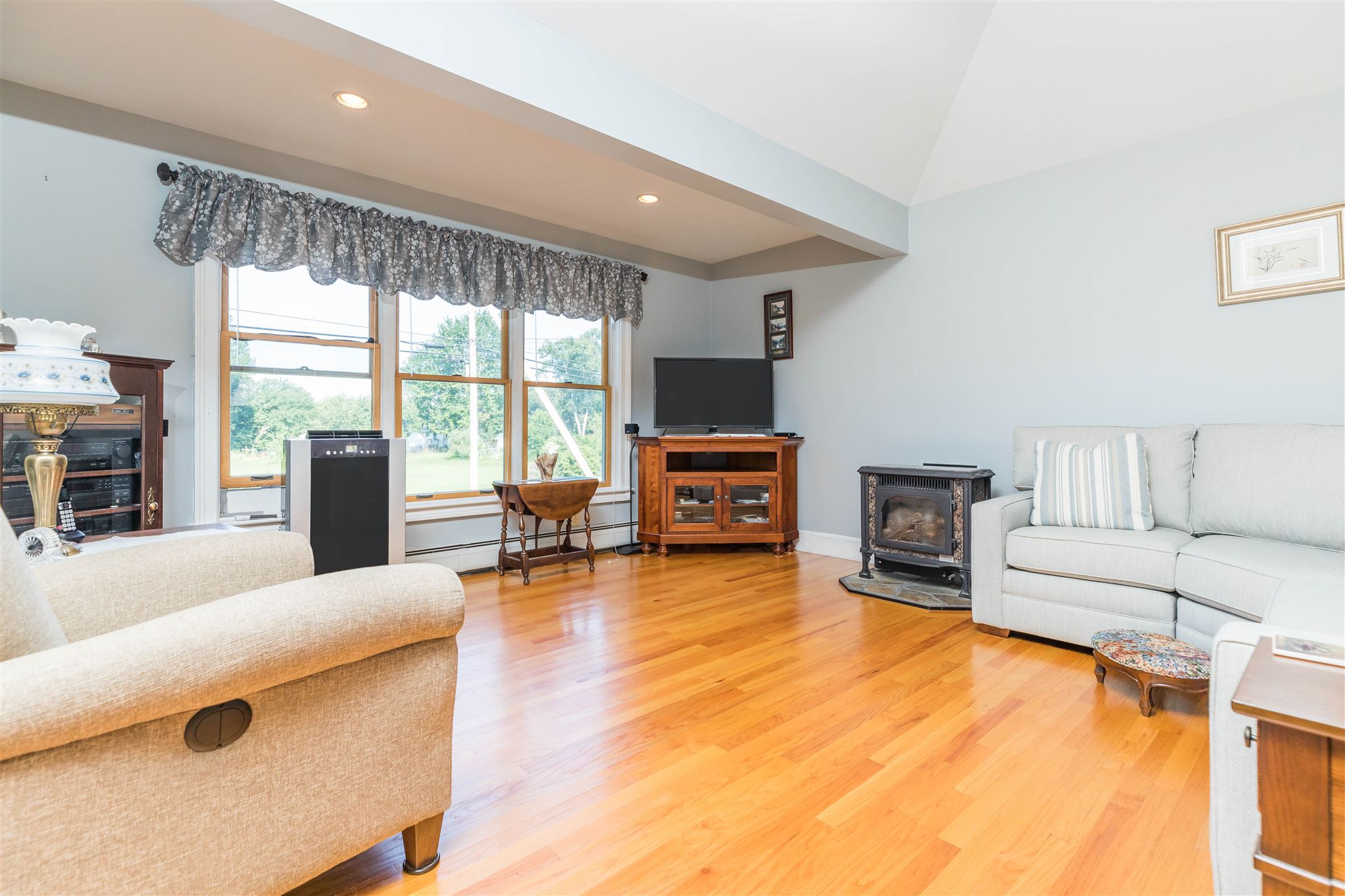 48 Fernald Road Kittery, ME 03904 - Photo 11 of 34 Gallery Image 11