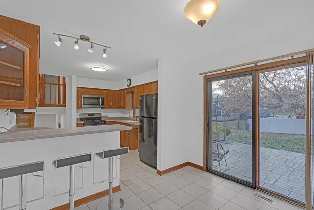 $3,400 | 1N280 Morse Street, Carol Stream, IL 60188