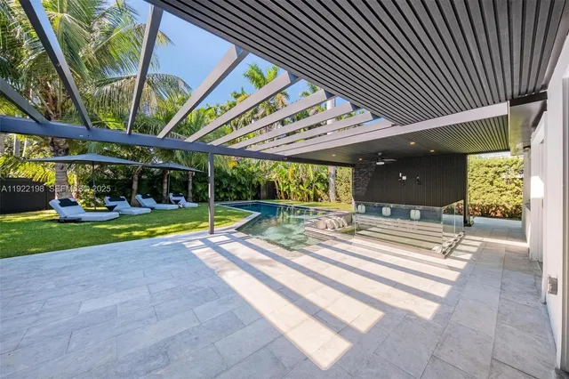 a view of outdoor space yard and patio