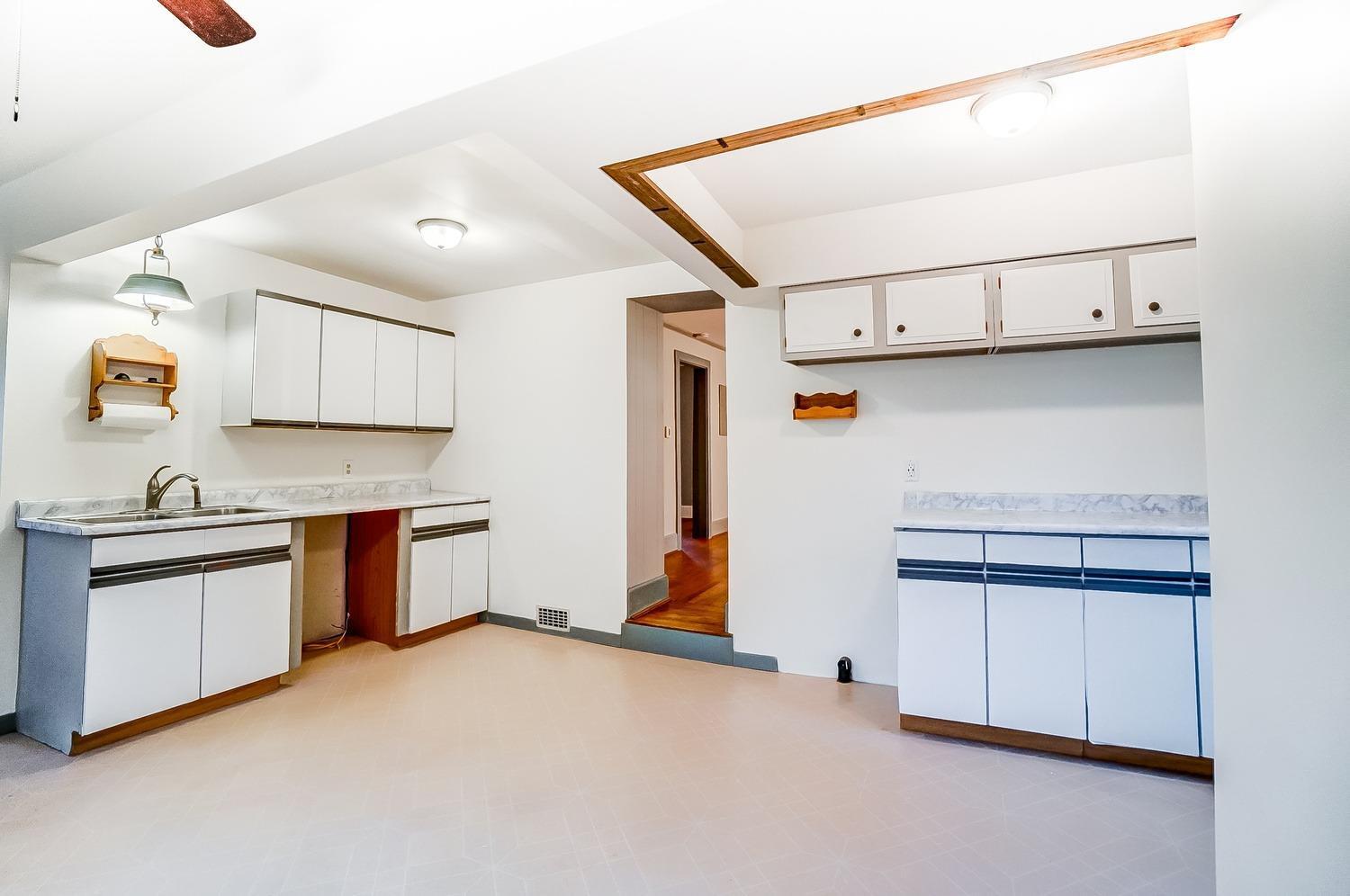 6495 Springdale Road Cincinnati, OH 45247 - Photo 15 of 50