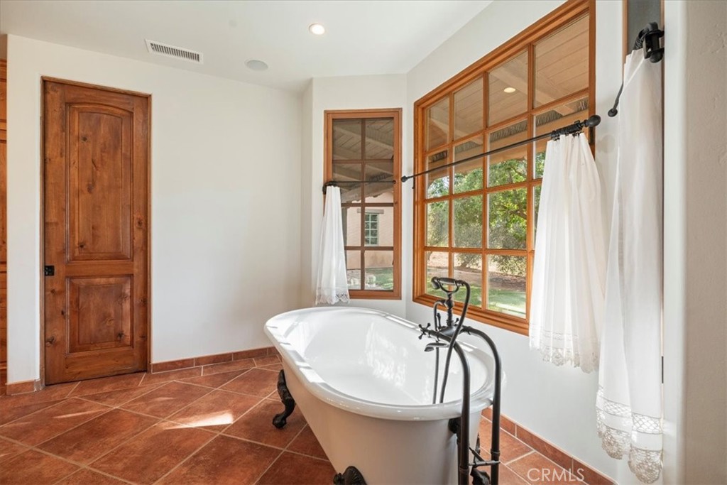 30718 Mesa Crest Road Valley Center, CA 92082 - Photo 23 of 50 Primary Bath