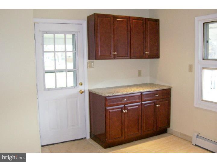 2822 Norcom Road Philadelphia, PA 19154 - Photo 5 of 25 Kitchen