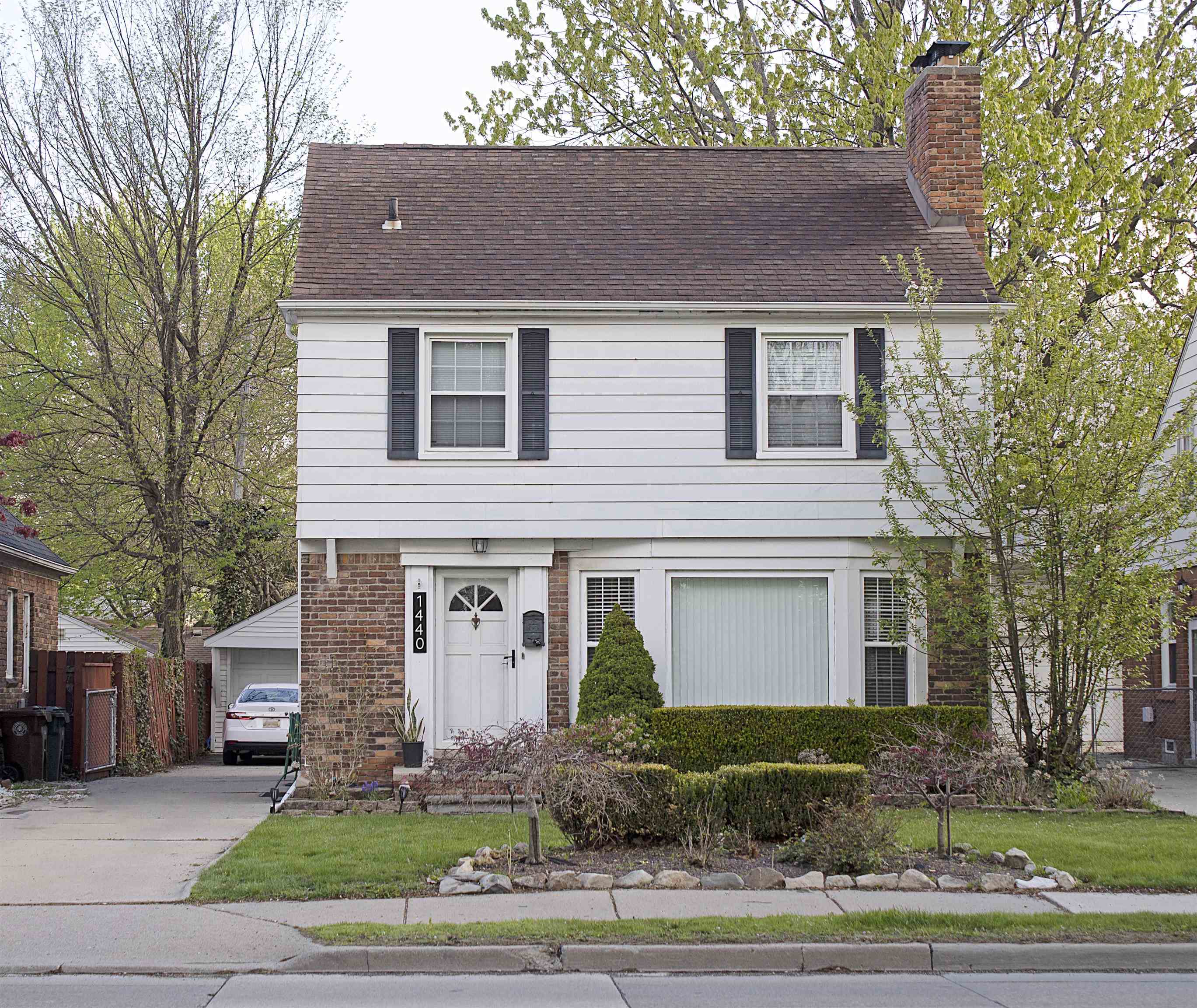 1440 Vernier Road Grosse Pointe Woods, MI 48236 - Photo 1 of 39