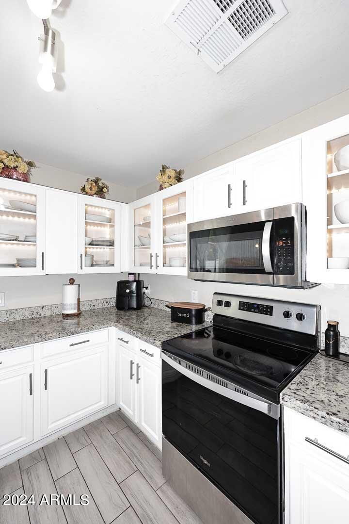 12225 West Larkspur Road El Mirage, AZ 85335 - Photo 15 of 43 Kitchen-Range