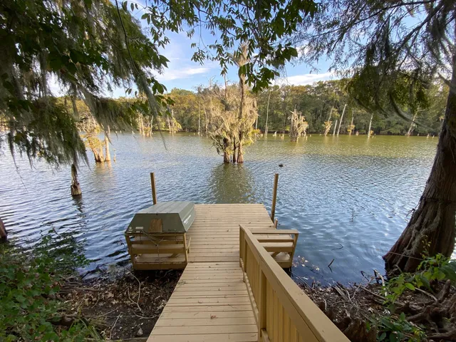 a picture of water with a building in the background