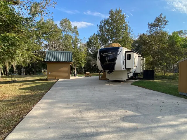 a view of back yard of the house