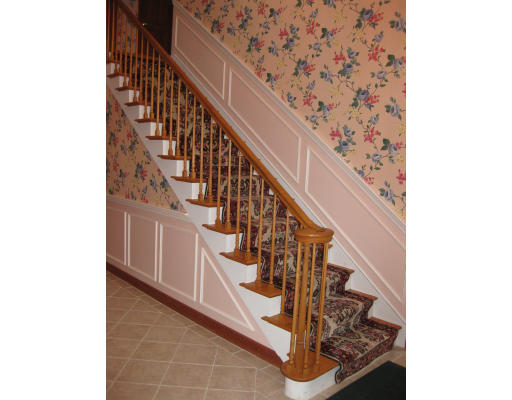 137 Gerald Road Milton, MA 02186 - Photo 4 of 30 Gallery Image 4