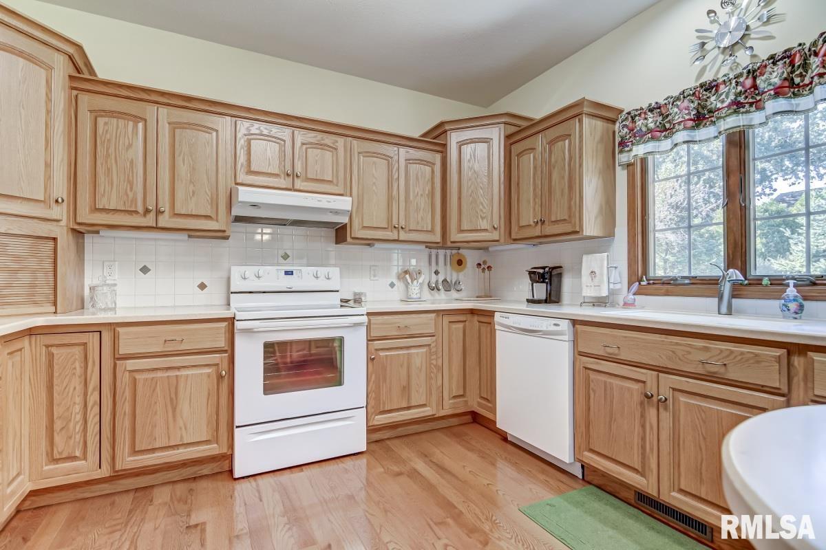 6501 Willow Springs Road Springfield, IL 62712 - Photo 15 of 38