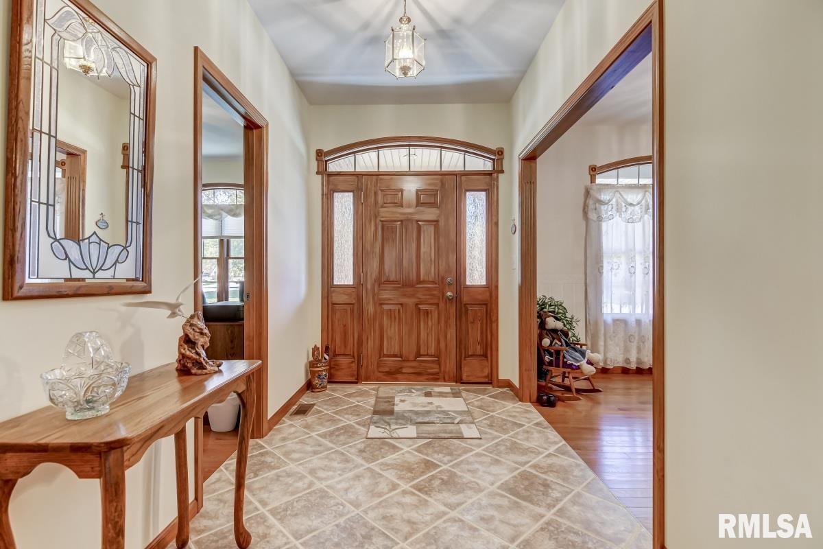 6501 Willow Springs Road Springfield, IL 62712 - Photo 4 of 38