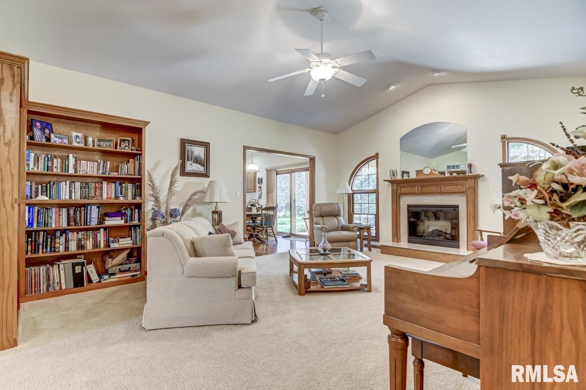 6501 Willow Springs Road Springfield, IL 62712 - Photo 5 of 38