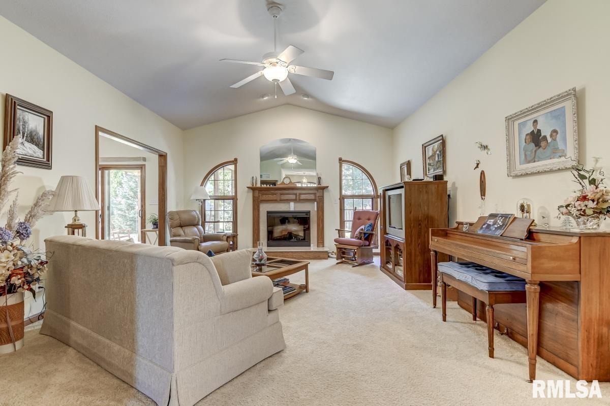 6501 Willow Springs Road Springfield, IL 62712 - Photo 6 of 38