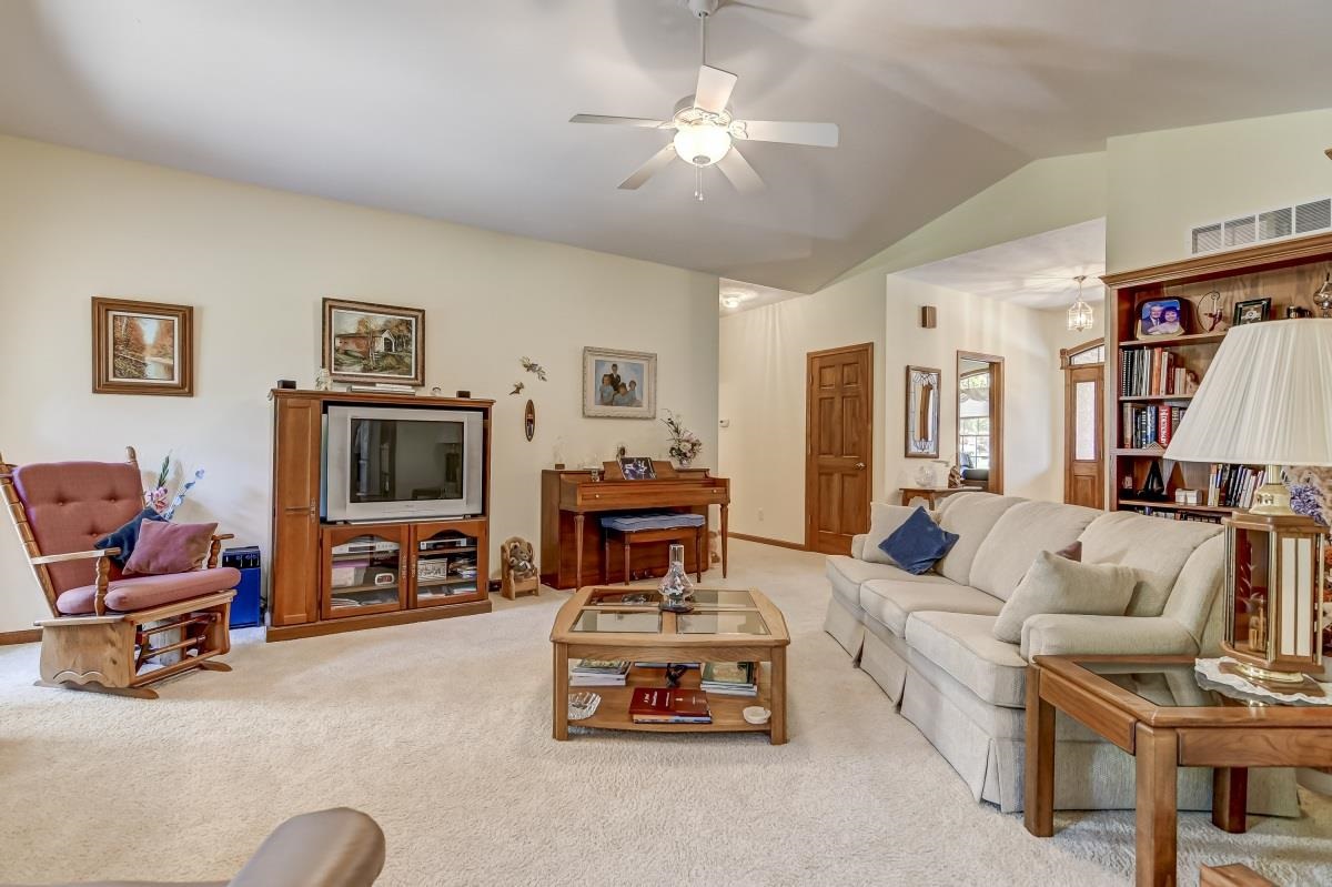 6501 Willow Springs Road Springfield, IL 62712 - Photo 8 of 38