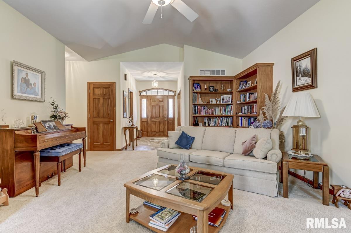 6501 Willow Springs Road Springfield, IL 62712 - Photo 9 of 38