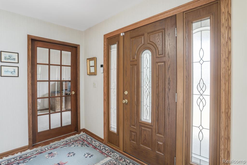 738 Lion Street Rochester Hills, MI 48307 - Photo 6 of 37