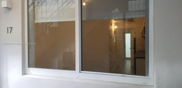 $1,800 | Flamingo-Lummus, Miami Beach, FL 33139