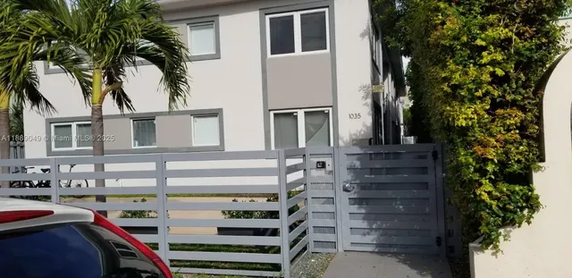 $1,800 | Flamingo-Lummus, Miami Beach, FL 33139