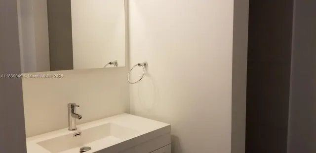 $1,800 | Flamingo-Lummus, Miami Beach, FL 33139